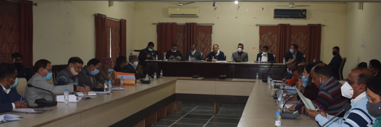 पांवटा साहिब में उपायुक्त की अध्यक्षता में जिला सिरमौर के राजस्व अधिकारियों की बैठक आयोजित
