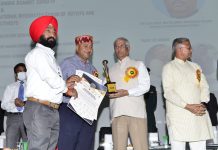 पोंटा साहिब के अजय शर्मा एवं रविंद्र सिंह जग्गी इंटरनेशनल लाइफ सेवर अवार्ड से सम्मानित””