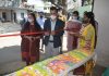 उपायुक्त सिरमौर ने नाहन में होली के लिए प्राकृतिक रंगों के बिक्री केंद्र का किया उद्घाटन