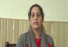 पांवटा साहिब — एक अबला नारी पर परेशानियो का पहाड टूट पडा है उसके पति ने उसे लात मार कर घर परिवार और उसके खुद के व्यवसाय से बाहुबल का प्रयोग