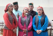 नाटक व गीत-संगीत से कलाकारों ने लोगों को योजनाओं का लाभ लेने के लिए किया प्रेरित