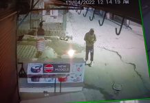सीसीटीवी मैं कैद हुई चोर की तस्वीर लोगों ने पकड़ा किया पुलिस के हवाले देखे वीडियो