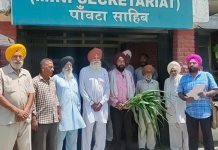 मक्का की फसल में लगा कीड़ा किसान परेशान एसडीएम को दिया ज्ञापन मुआवजे की मांग…