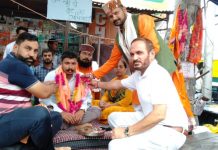 गोसेवकों धर्मपाल चौधरी आगामी 24 घंटे की भूख हड़ताल पर बैठ गए हैं।