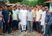 ऊर्जा मंत्री को लगा जोर का झटका, कट्टर बीजेपी परिवारों ने थामा मनीष तोमर का दामन, कहा मंत्री की कार्यशैली से है हम है हताश।