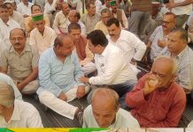 मनीष तोमर की आंधी में एकजुट हुआ गिरिपार 11 पंचायतों की महापंचायत में मनीष तोमर के नाम पर मुहर कहा ना बीजेपी ना कांग्रेस सिर्फ गिरिपार