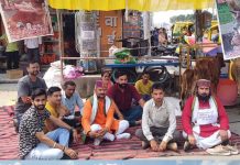 सड़कों पर घूम रहे बेसहारा गौवंश के संरक्षण के लिए सचिन ओबराय के पांवटा साहिब में धरना शुरू होते ही प्रशासन हरकत में आ गया है