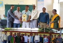 राजकीय वरिष्ठ माध्यमिक विद्यालय मानपुर देवड़ा पहुंचने पर विजयी खिलाड़ी छात्रों का भव्य स्वागत