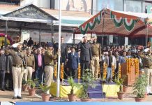 नाहन चौगान में उद्योग मंत्री ने फहराया तिरंगा, मार्च पास्ट की ली सलामी