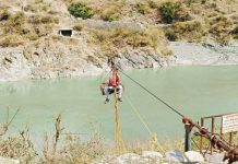 आजादी के 75 वर्ष बाद भी नहीं बन पा रहा है शिलाई के टोंस नदी पर पुल आखिर हिमाचल और उत्तराखंड सरकार कब देगी जनता को राहत