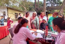 कटासन देवी मदिर में 150 भक्तों की हुई मुफ्त स्वास्थ्य जाँच शिविर