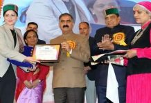 अंतरराष्ट्रीय महिला दिवस के मौके पर रेणुका ठाकुर, देव कन्या ठाकुर समेत 12 महिलाएं की सम्मानित, एक लाख की पुरस्कार राशि