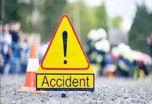 नही रुक रहे हे सड़क हादसे,बीती रात पेश आया भयानक हादसा, बाइक चालक की हालत गंभीर