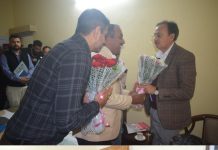 जन-समस्याओं का समय पर समाधान करें अधिकारी-हर्षवर्धन चौहान