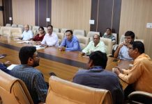 सिरमौर में जल संरक्षण के तहत निर्माण कार्यो का केंद्रीय निगरानी दल ने निरीक्षण के उपरांत की समीक्षा बैठ