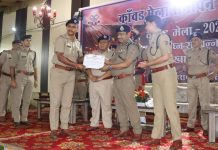 कांवड़ यात्रा के दौरान उत्कृष्ट कार्य करने वाले पुलिसकर्मियों को प्रशस्ति पत्र