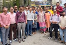 चाइल्ड लाइन टीम द्वारा ओक ओवर जाकर मुख्यमंत्री जी से भेंट की साथ उन्हें अपनी समस्या का बारे में अवगत करवाया गया
