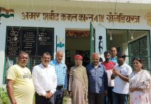 पूर्व सैनिक संगठन व पंचायत वासियों के द्वारा किए गए श्रद्धासुमन अर्पित
