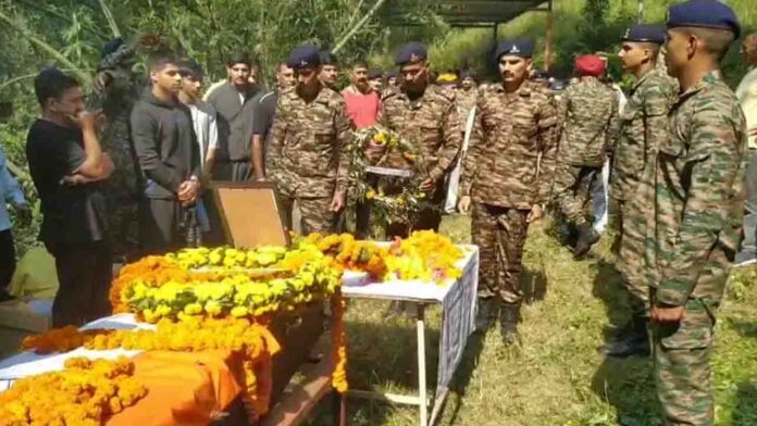 हमीरपुर के जवान सुशील कुमार का सैन्य सम्मान के साथ अंतिम संस्कार, बेटे ने दी मुखाग्नि