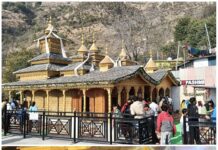 तीर्थ स्थल बना पश्मी गांव, रोजाना हजारों श्रद्धालु कर रहे छतरधारी महाराज के दर्शन