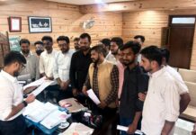 जर्जर सड़कों और बेलगाम ट्राला-टिपर संचालन के खिलाफ भाजपा युवा मोर्चा का प्रदर्शन, एसडीएम को सौंपा ज्ञापन