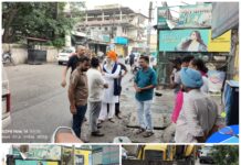 बारिश से रुके पानी की निकासी में जुटे निर्मल कौर, इंदरजीत सिंह ‘मिक्का’ और वार्ड-10 के पार्षद मयंक चौहान